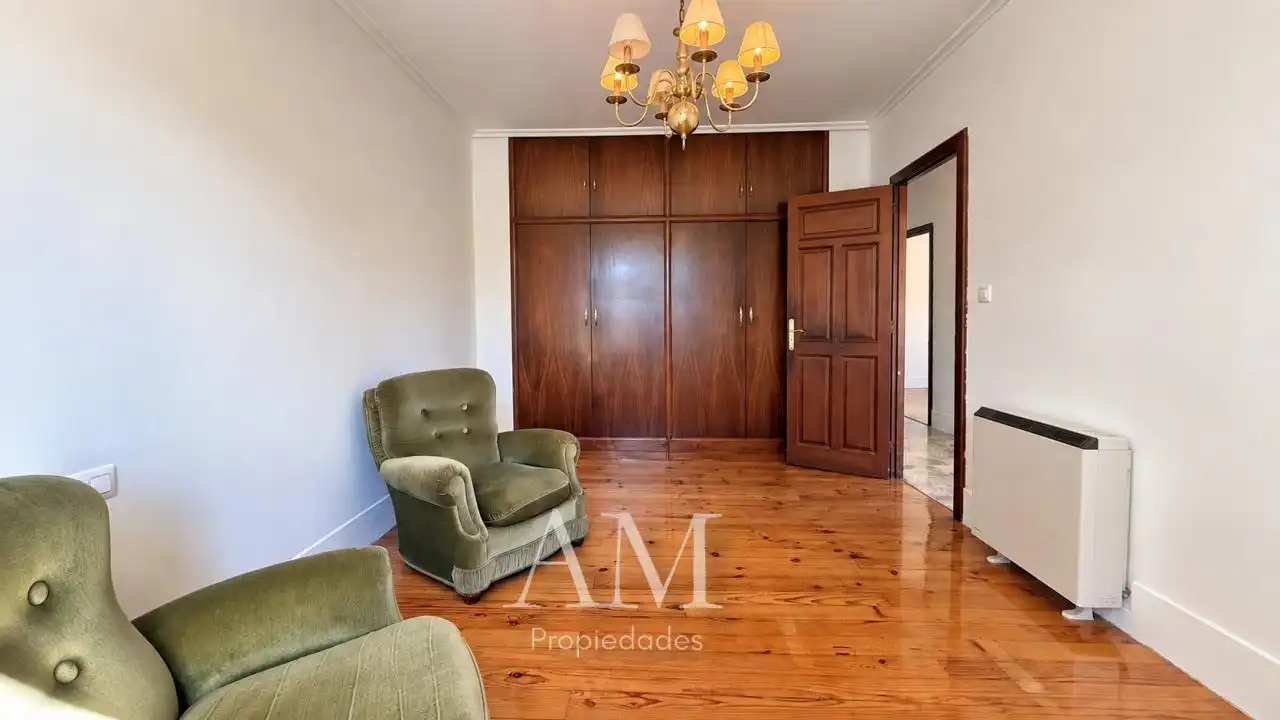 Habitación de Casa o chalet en venta en Vigo  con Calefacción, Jardín privado y Terraza