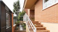 Exterior view of House or chalet for sale in  Madrid Capital  with Air Conditioner and Terrace