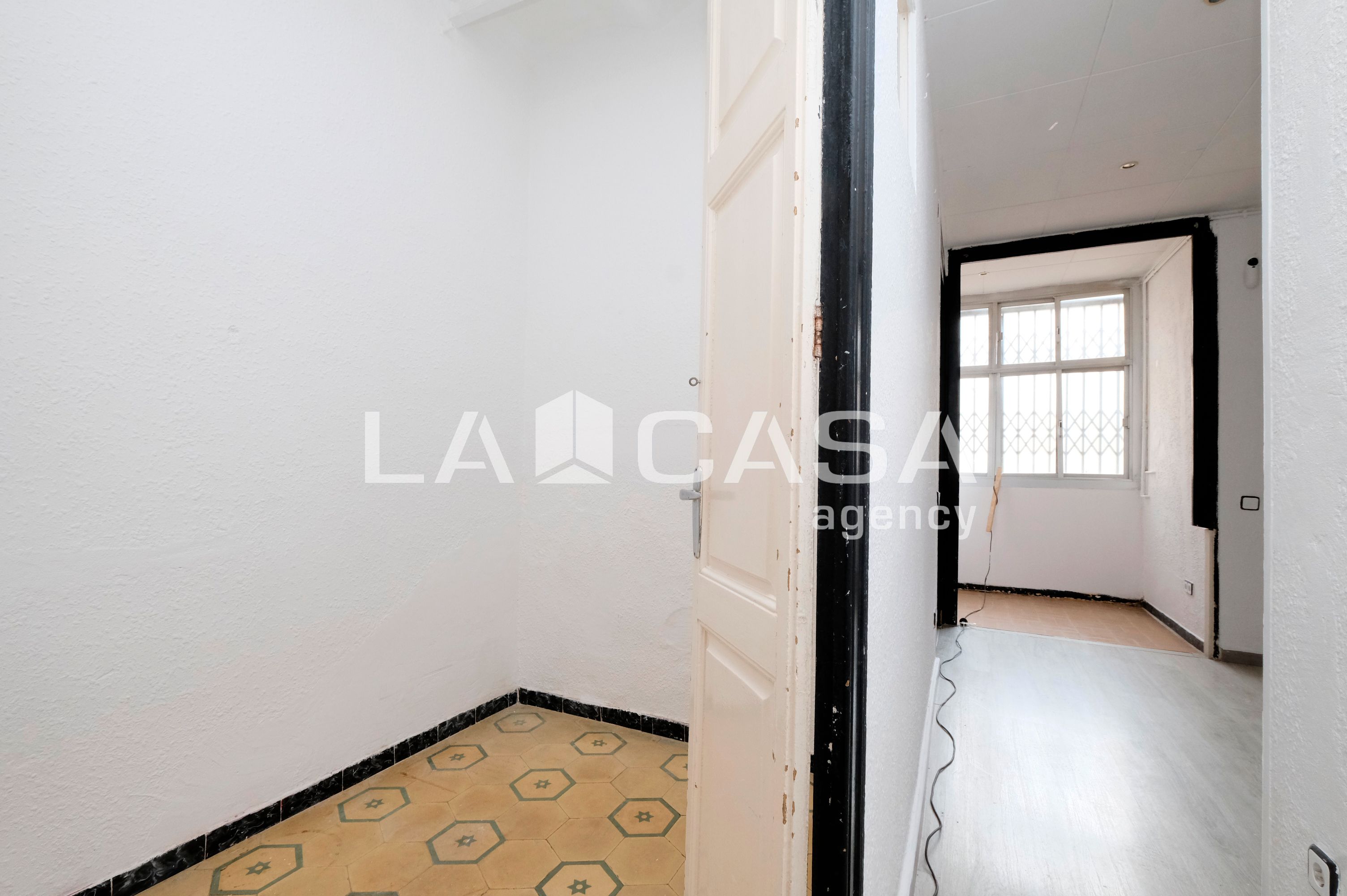 Flat for sale in  Barcelona Capital  with Balcony