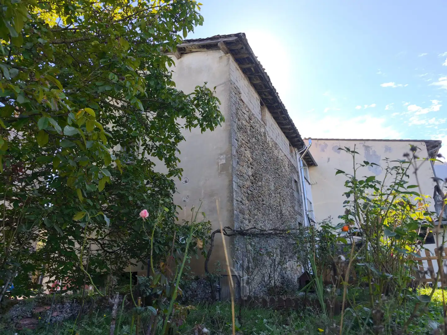 Außenansicht von Einfamilien-Reihenhaus zum Verkauf in Urdiain