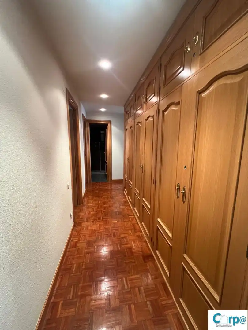 Piso de alquiler en  Pamplona / Iruña con Calefacción, Parquet y Amueblado