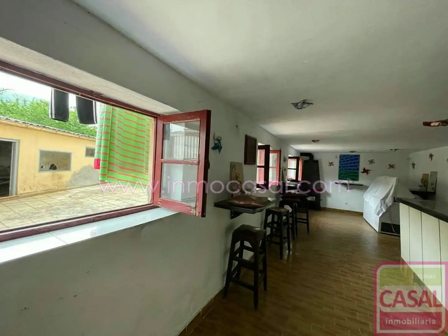 Commercial properties for sale in Lena
