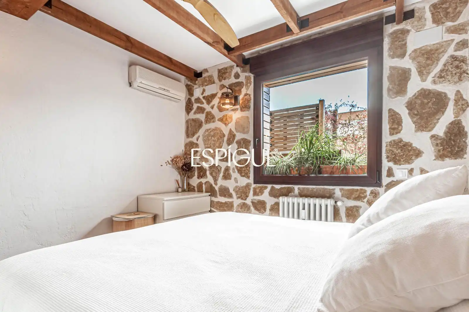 Schlafzimmer von Dachboden zum Verkauf in Madrid mit Klimaanlage, Heizung und Parkett