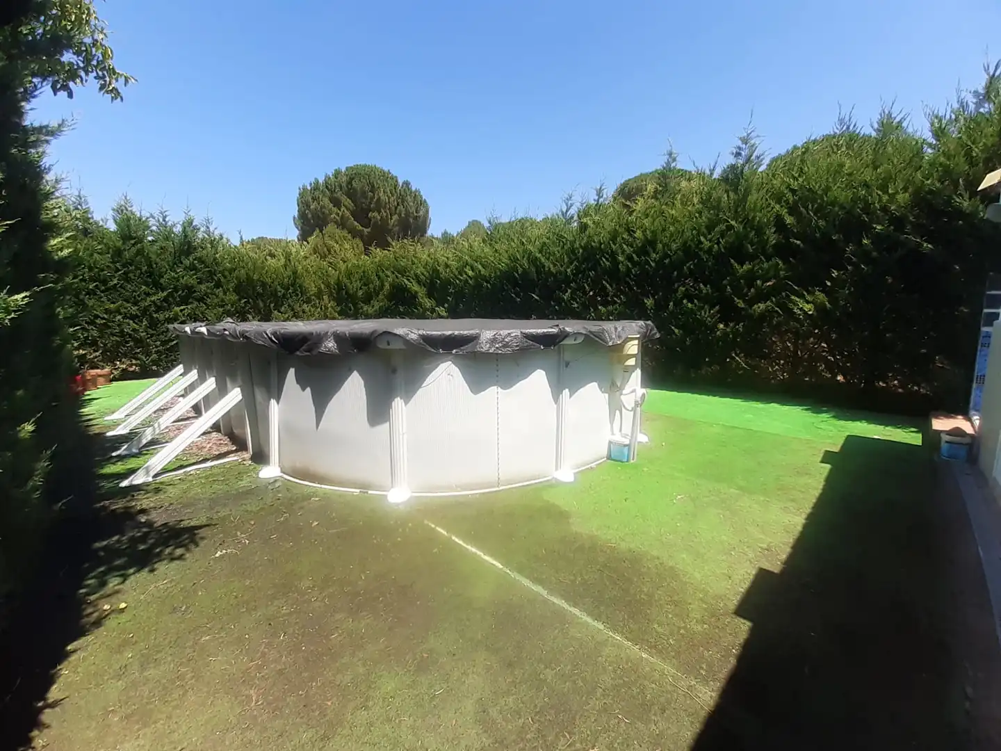Piscina de Terreno en venta en La Hiniesta 
