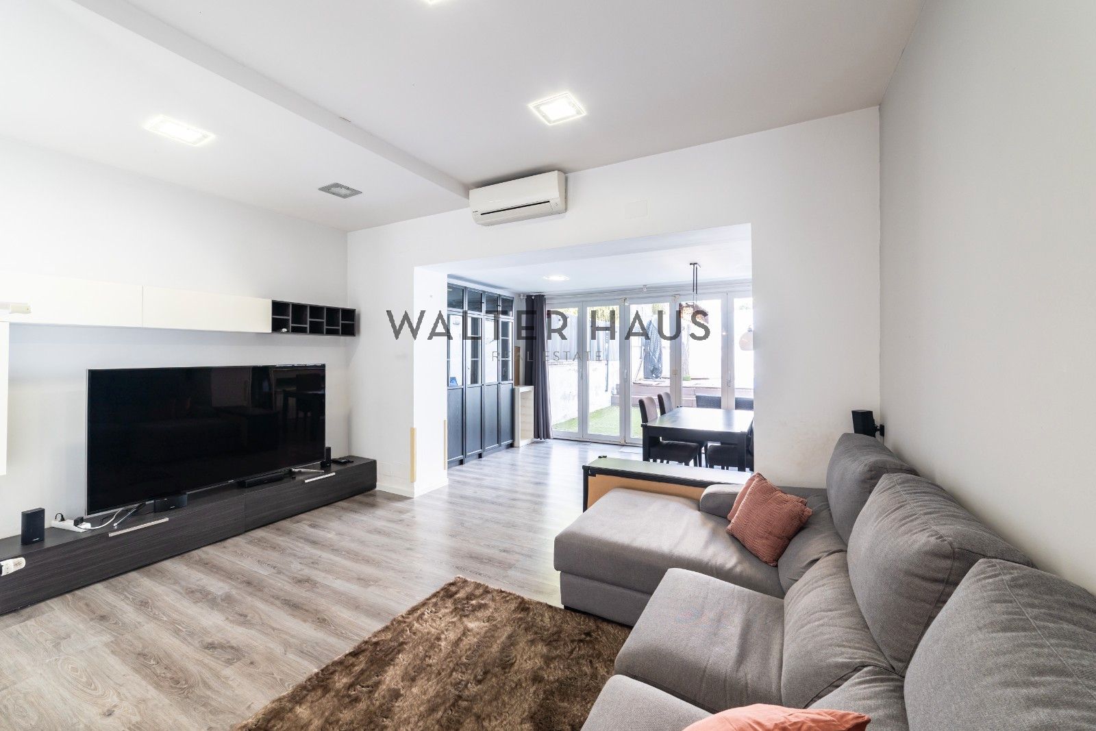 Living room of House or chalet for sale in  Madrid Capital  with Air Conditioner, Heating and Private garden