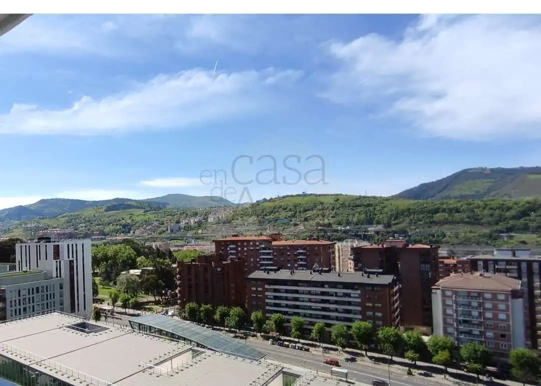 Vista exterior de Piso de alquiler en Bilbao  con Calefacción y Balcón