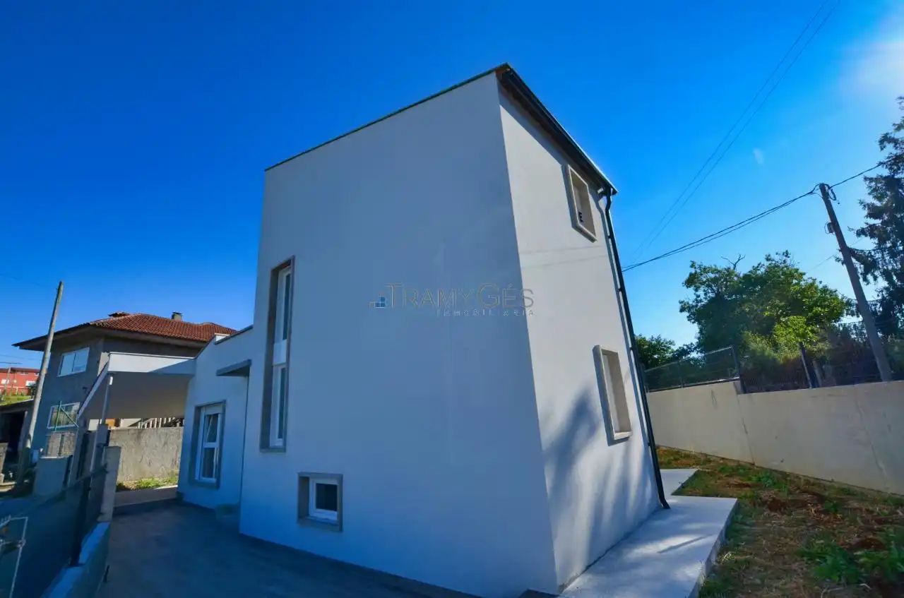 Vista exterior de Casa o xalet en venda en A Guarda   amb Calefacció, Jardí privat i Terrassa