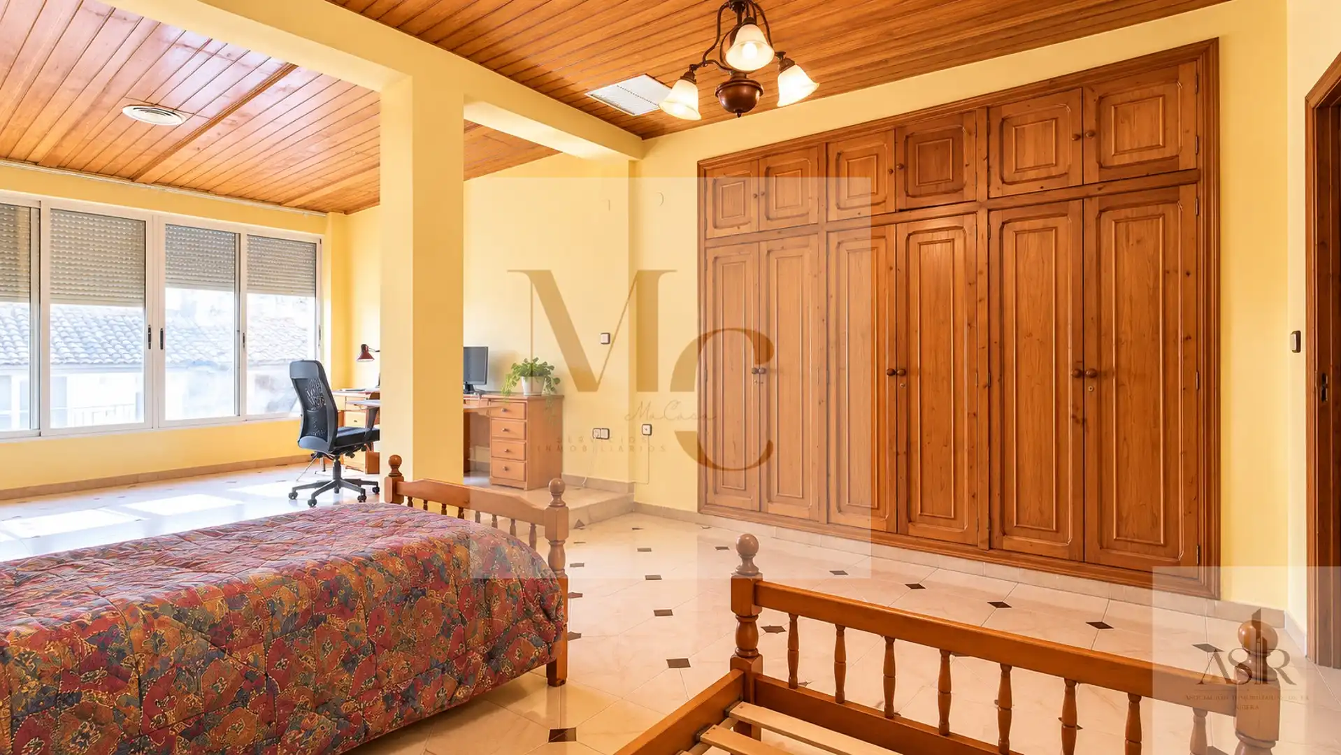 Bedroom of Houses for sale in Silla  with Storage room