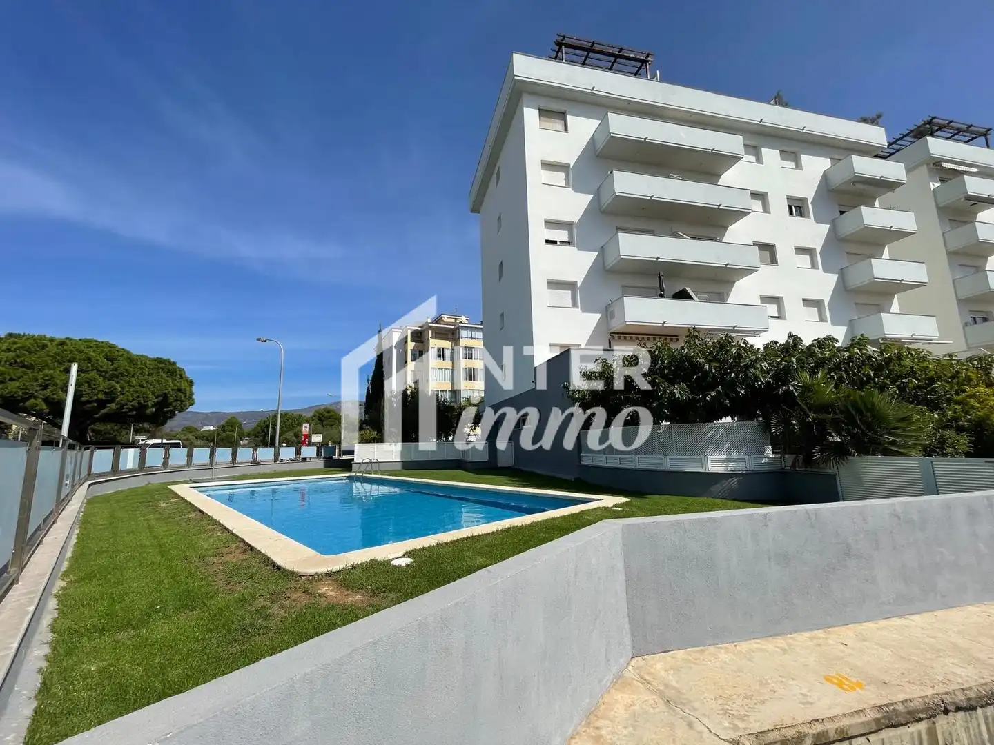 Apartamento con piscina en venta en Avenida De La Platja 105