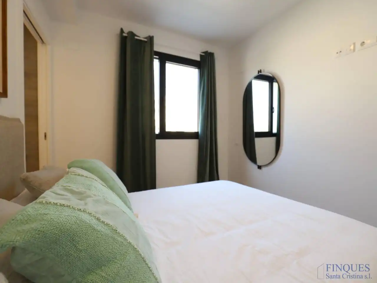 Schlafzimmer von Wohnung zum Verkauf in Santa Cristina d'Aro mit Klimaanlage, Heizung und Privatgarten
