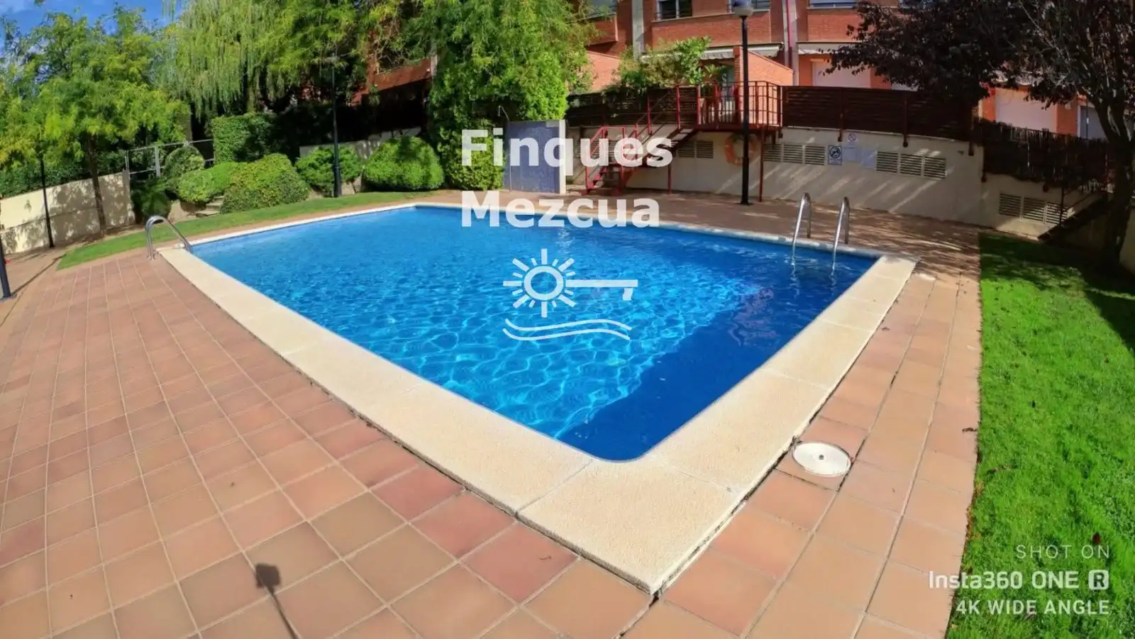 Piscina de Casa adosada en venda en Sant Cugat del Vallès amb Calefacció, Jardí privat i Piscina