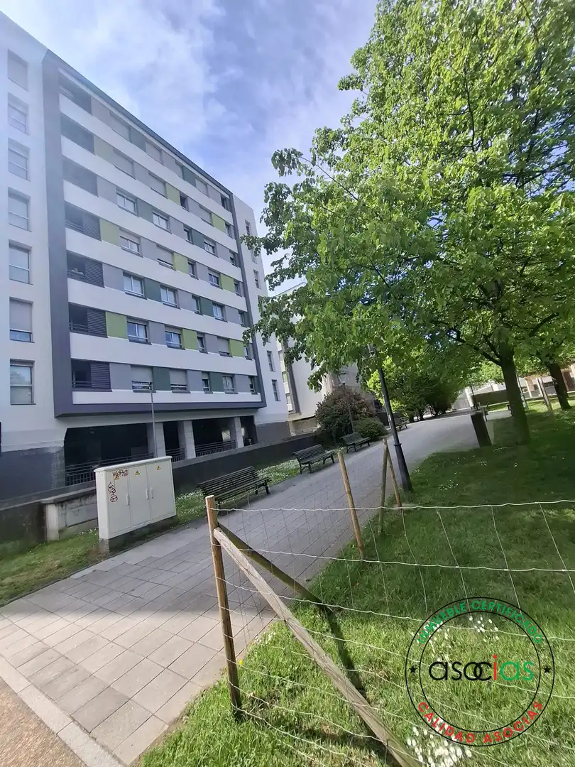 Parking de Piso en venta en Gijón  con Calefacción y Trastero
