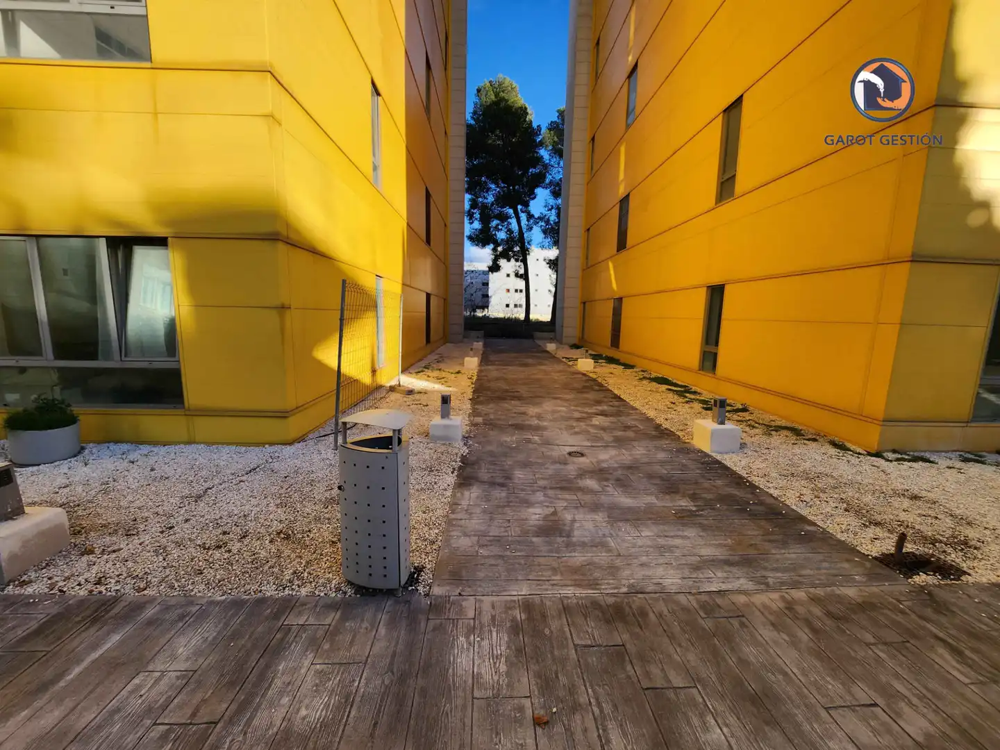 Vista exterior de Estudi en venda en Guadalajara amb Aire condicionat, Calefacció i TV