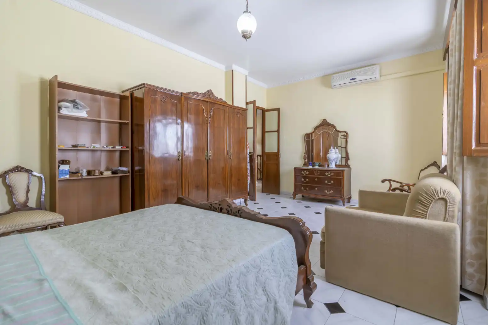 Dormitori de Casa adosada en venda en Villanueva del Río y Minas amb Aire condicionat, Terrassa i Balcó