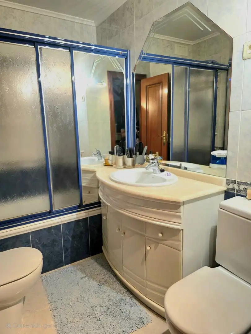 Baño de Casa adosada en venta en Castro-Urdiales con Calefacción, Jardín privado y Terraza
