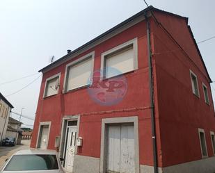 Vista exterior de Casa o xalet en venda en Camponaraya amb Jardí privat