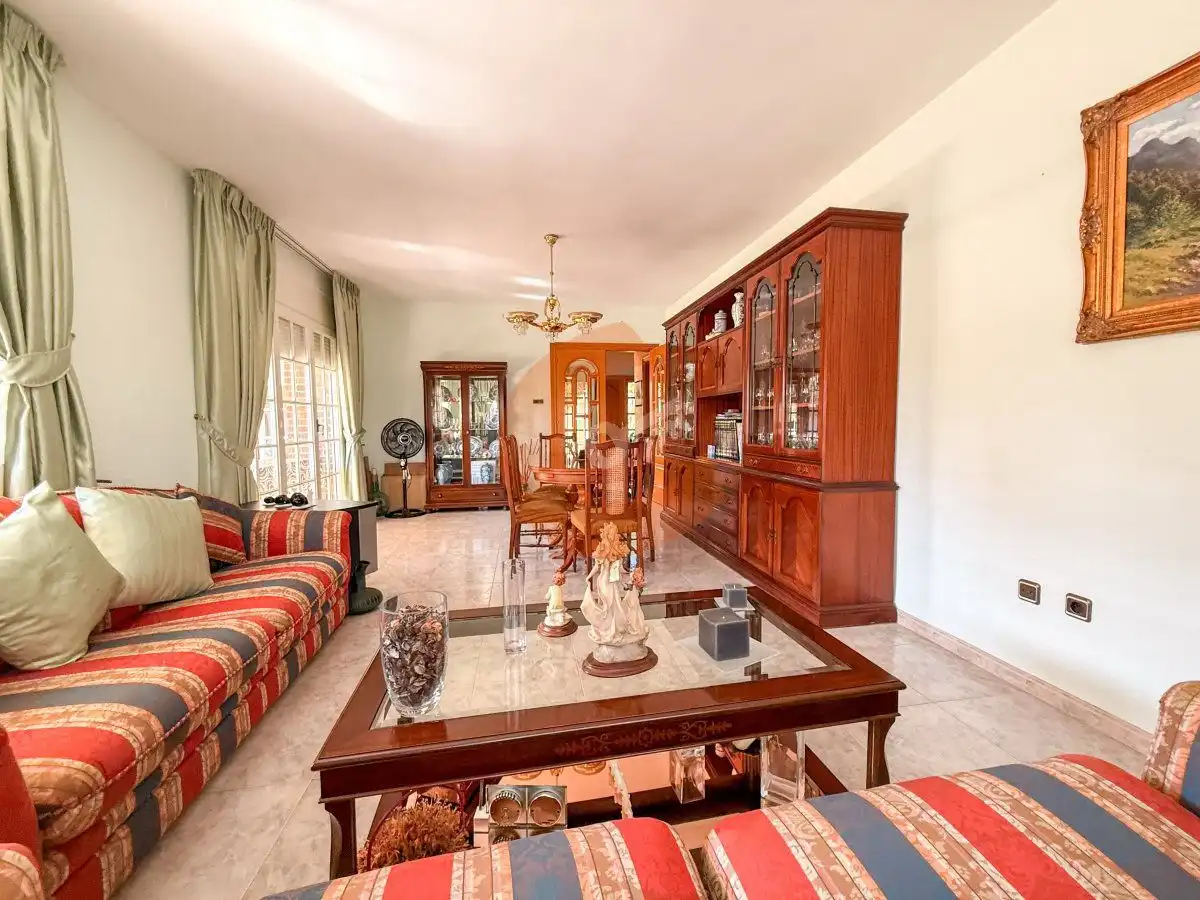 Sala d'estar de Casa o xalet en venda en El Vendrell amb Calefacció, Jardí privat i Piscina
