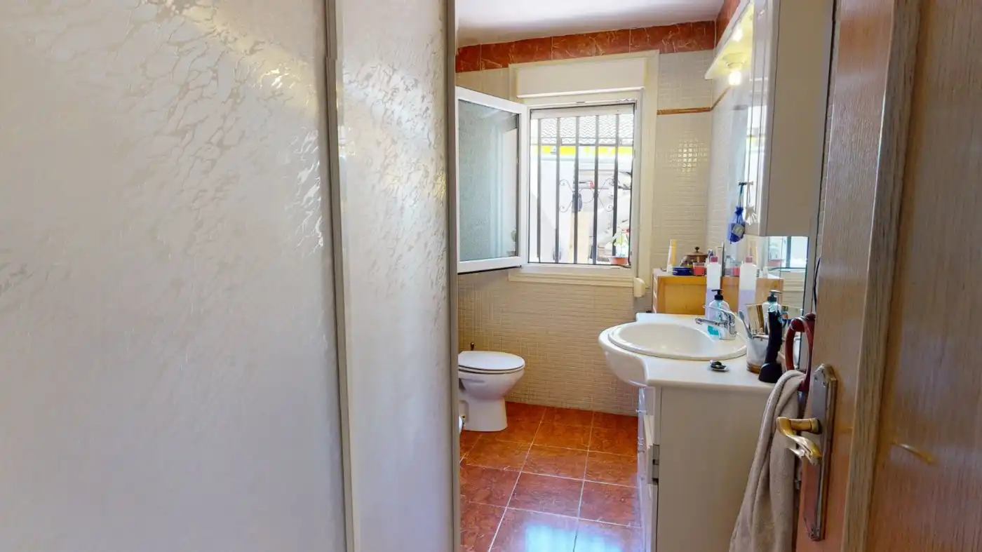 Baño de Casa o chalet en venta en Villalbilla con Calefacción, Jardín privado y Terraza