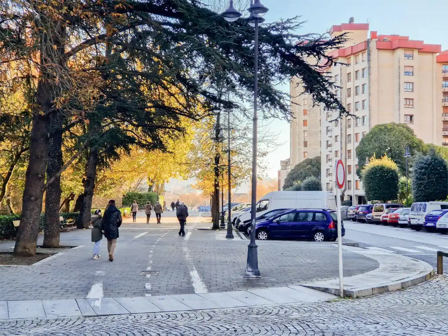 Vista exterior de Piso de alquiler en Gijón  con Parquet y Amueblado