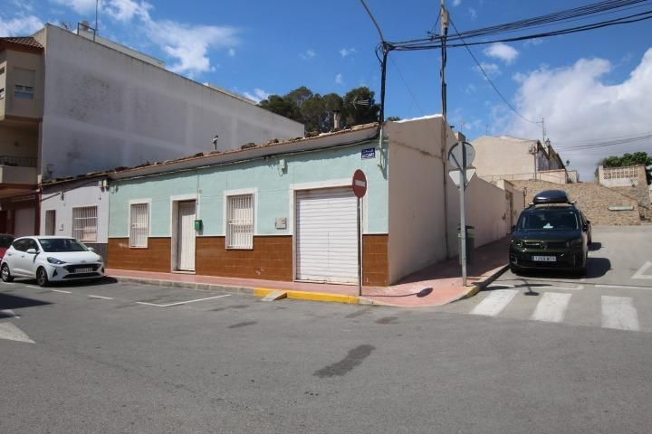 Vista exterior de Casa adosada en venda en Guardamar del Segura