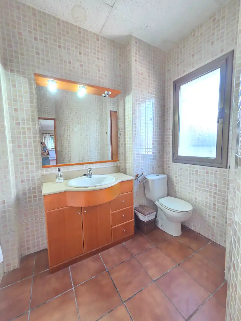 Bany de Casa o xalet en venda en Cerdanyola del Vallès amb Jardí privat i Terrassa
