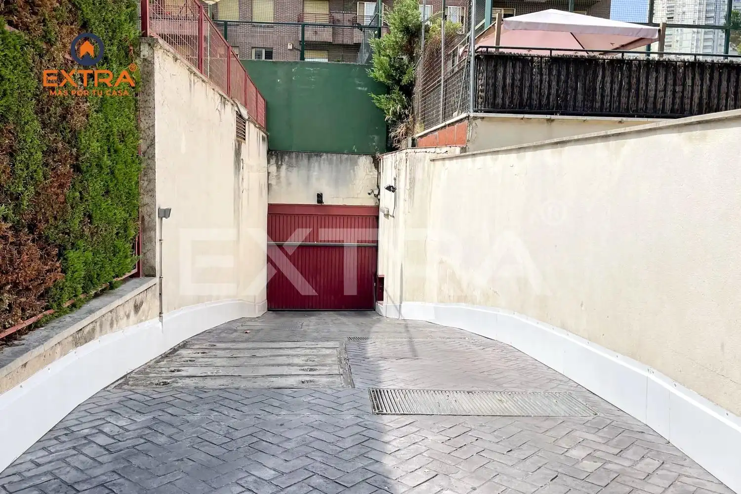 Außenansicht von Garage zum Verkauf in Madrid