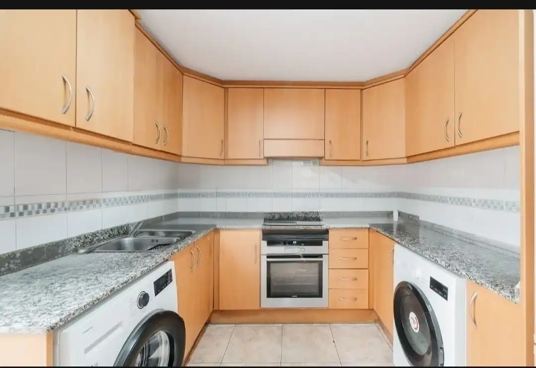 Casa aparellada amb terrassa en venda a Centro, imagen 9
