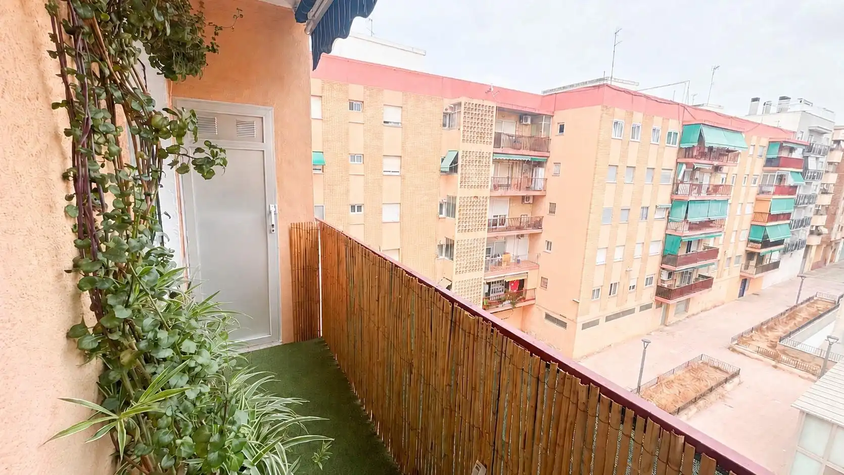 Terrasse von Wohnung zum Verkauf in Mislata mit Klimaanlage, Möbliert und Balkon