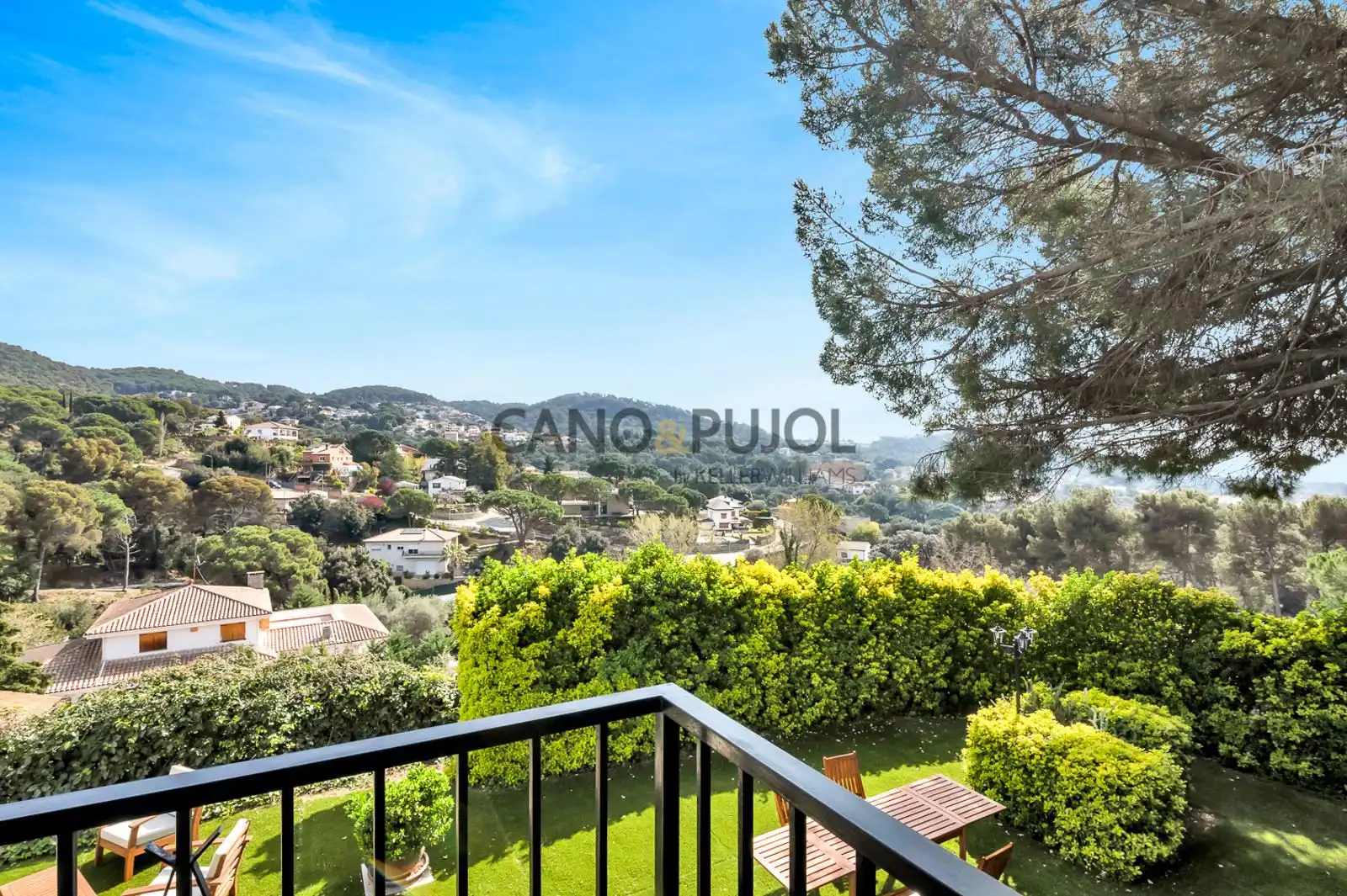 Vista exterior de Casa o xalet en venda en Bigues i Riells del Fai amb Aire condicionat, Calefacció i Terrassa