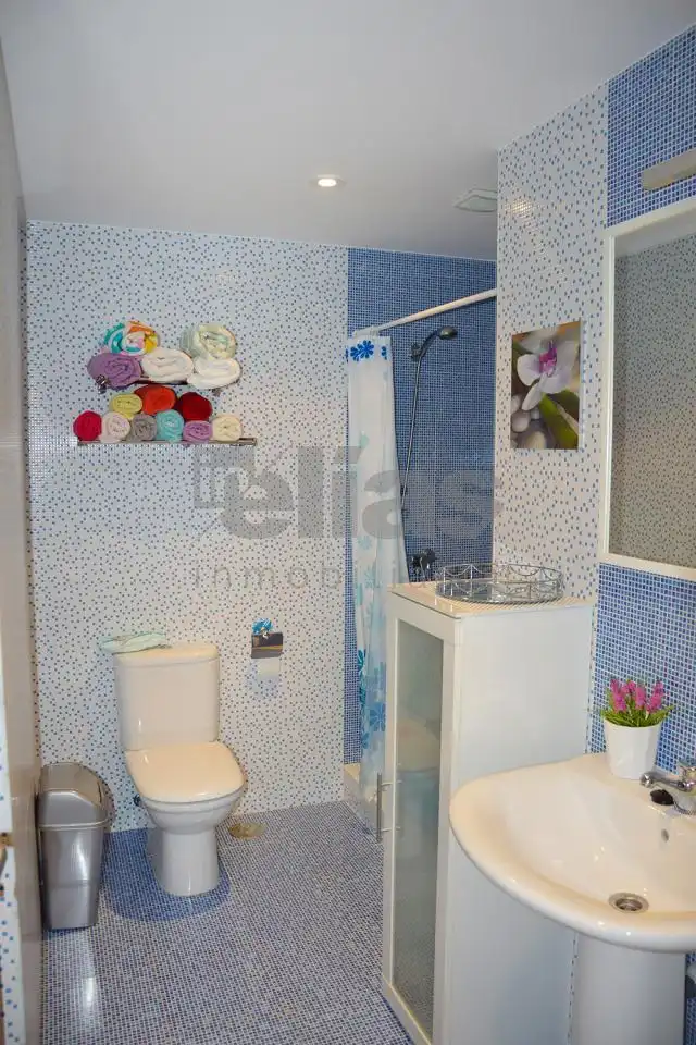 Baño de Piso de alquiler en Laxe con Amueblado y Balcón