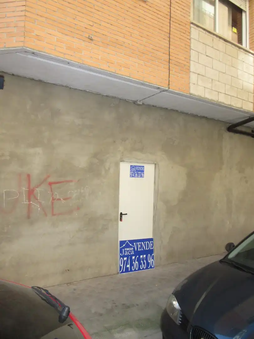 Local comercial en venda a Sabiñánigo Centro - Aurín