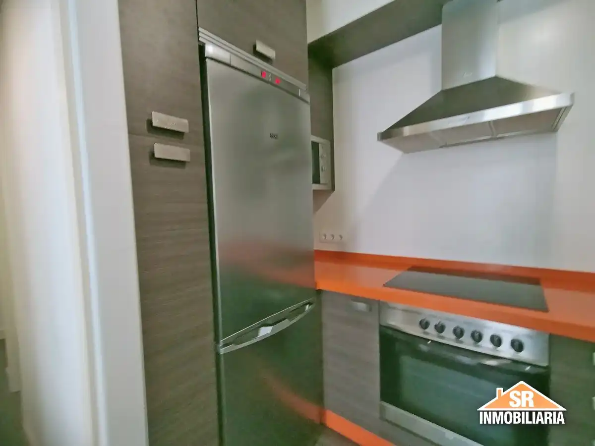 Cuina de Pis de lloguer en A Coruña Capital  amb Calefacció, Forn i Rentadora