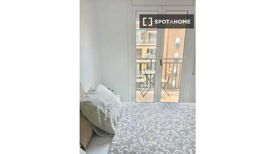 Außenansicht von Wohnung zur Miete in Barcelona mit Klimaanlage, Heizung und Möbliert