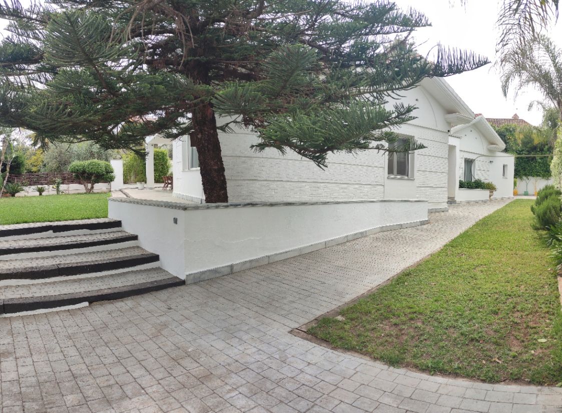 Vista exterior de Casa o xalet en venda en Camas amb Aire condicionat, Calefacció i Jardí privat