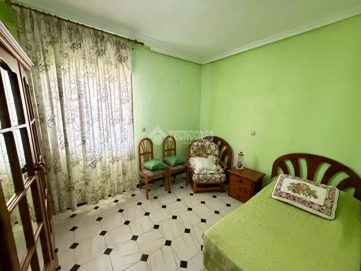 Schlafzimmer von Wohnung zum Verkauf in Úbeda mit Klimaanlage, Heizung und Balkon