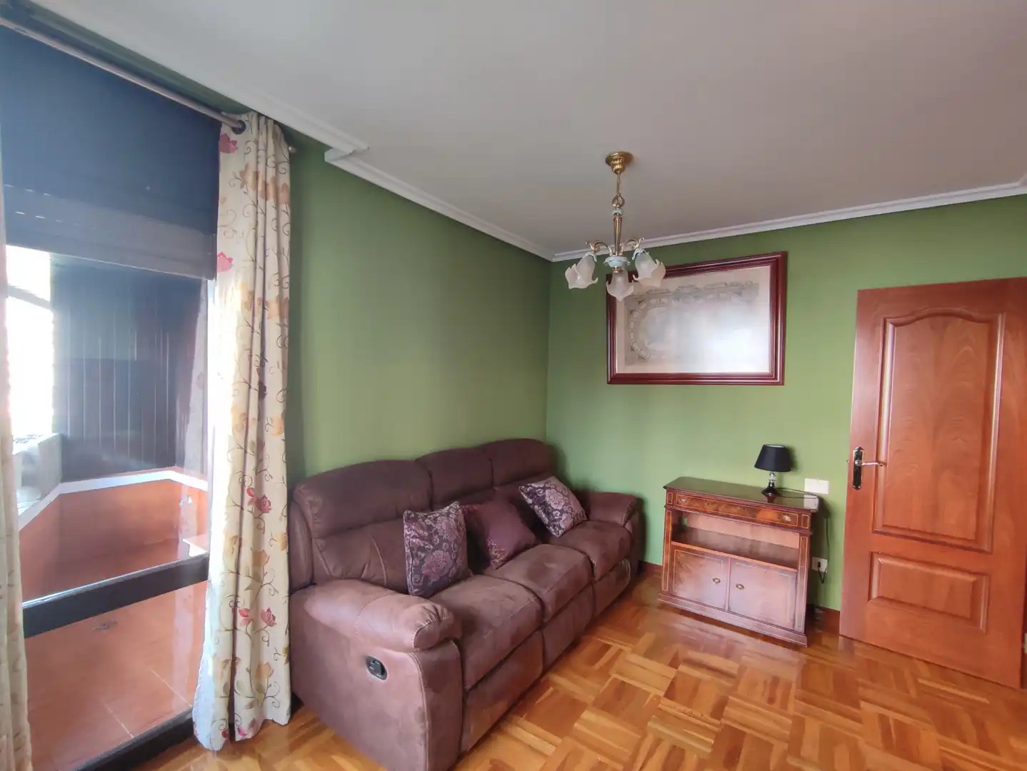 Sala de estar de Piso de alquiler en Gijón  con Calefacción, Parquet y Amueblado