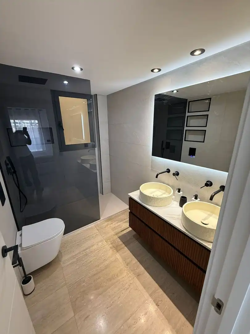 Baño de Apartamento de alquiler en Eivissa con Aire acondicionado, Calefacción y Jardín privado