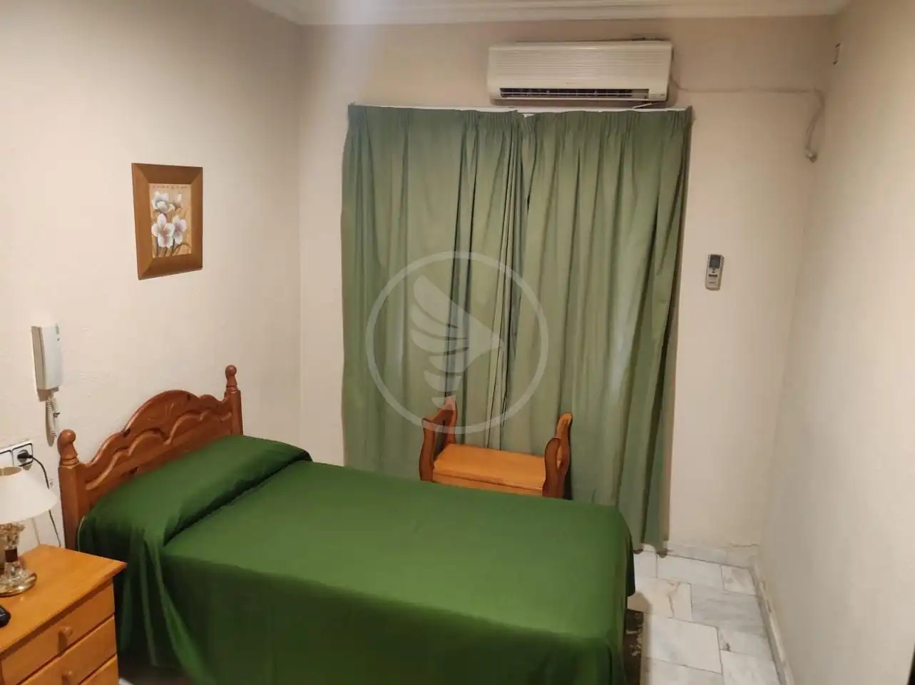 Habitación de Local en venta en Linares con Aire acondicionado