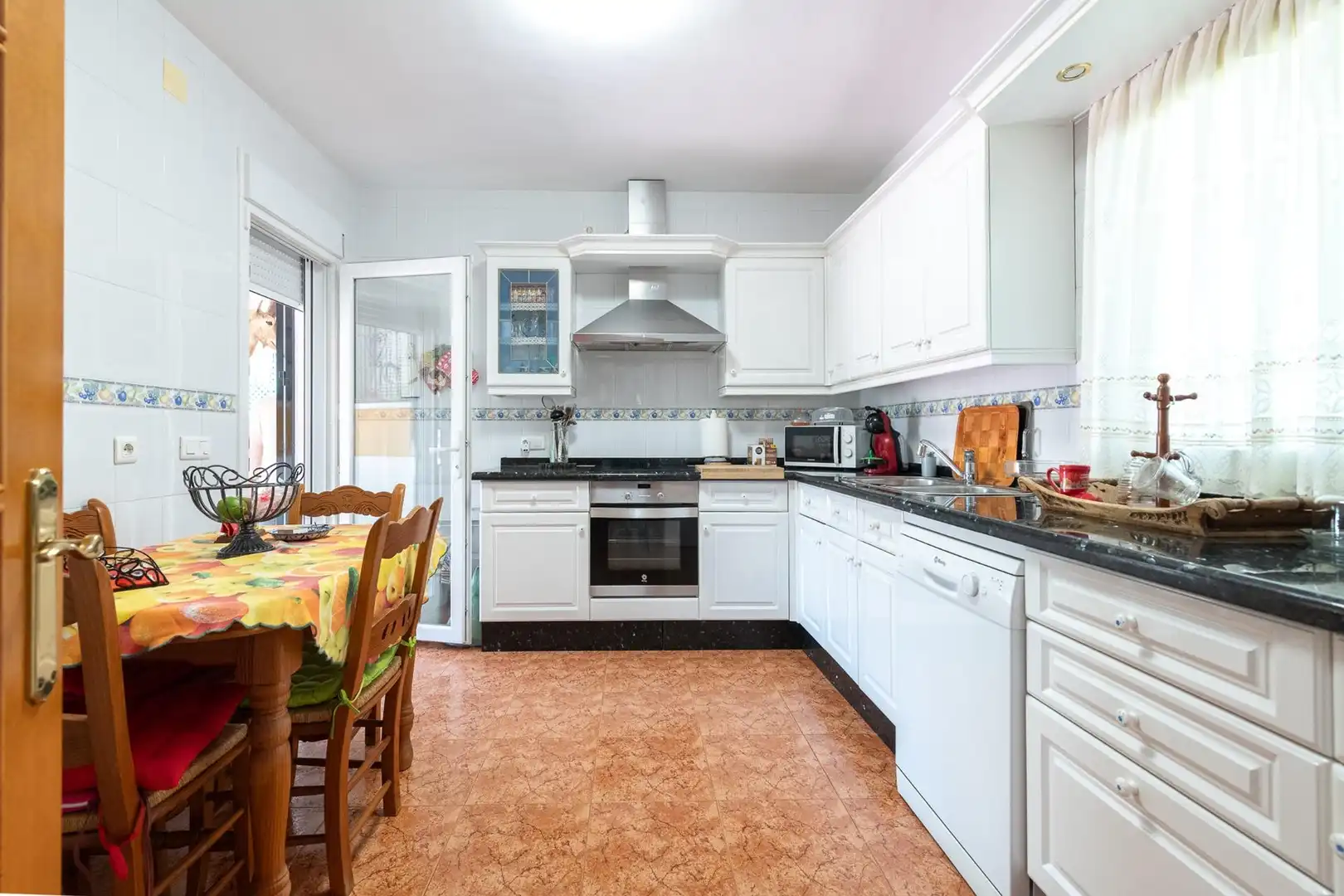 Cocina de Casa o chalet en venta en Alhaurín de la Torre con Aire acondicionado, Jardín privado y Terraza