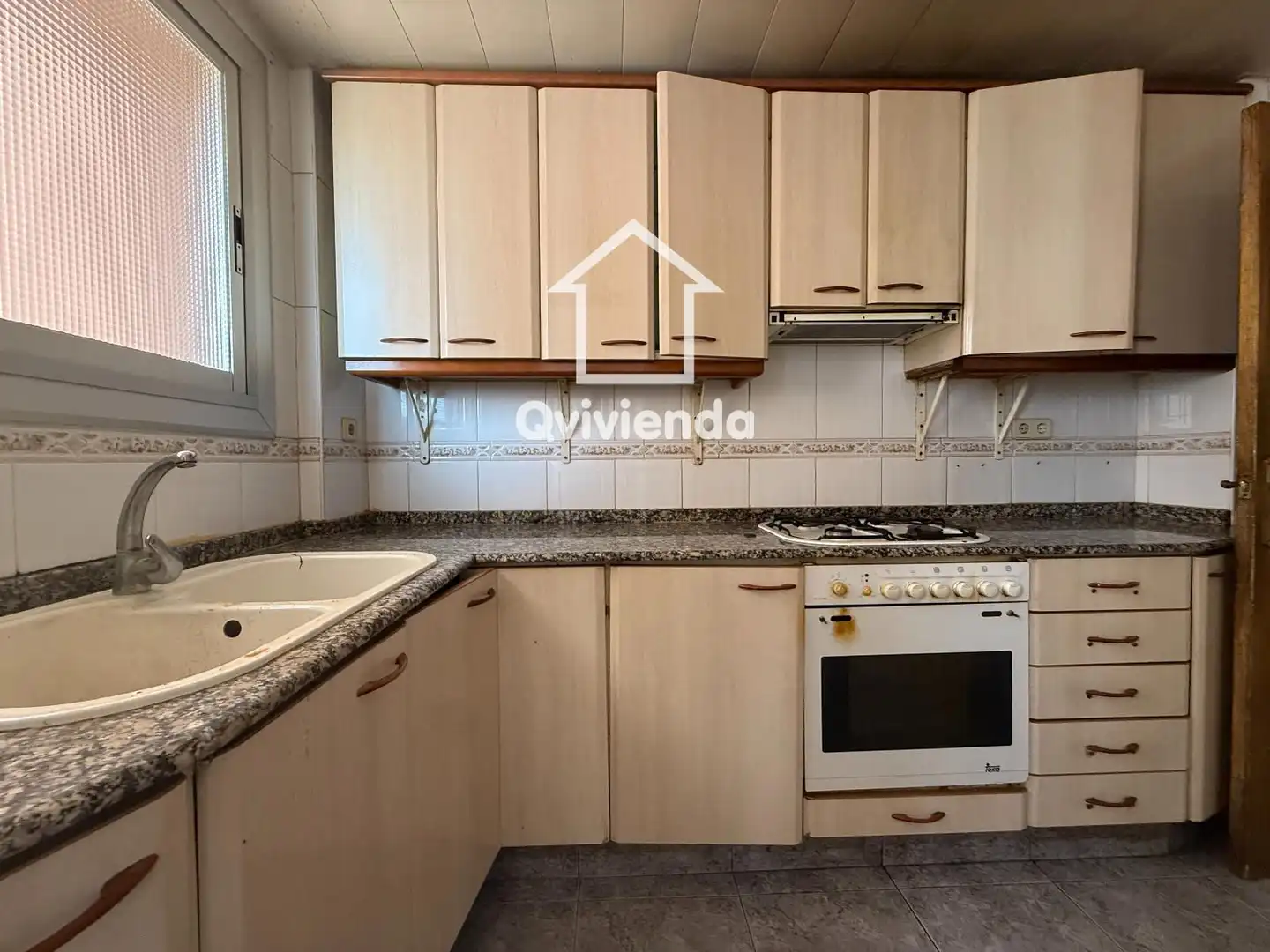Cocina de Piso en venta en Terrassa con Calefacción y Terraza