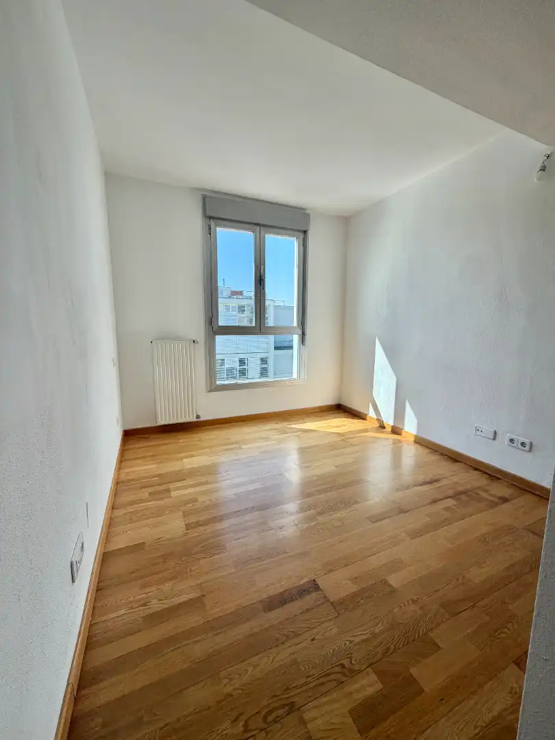 Habitación de Piso en venta en Madrid con Calefacción y Trastero