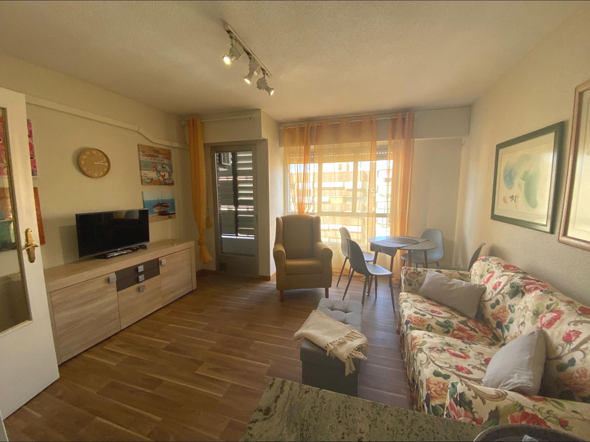 Apartment to rent in Calle OSCAR ESPLA, Ensanche - Diputación, Centro