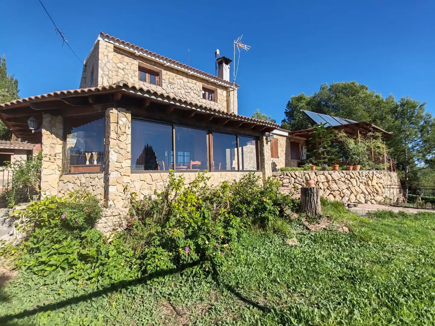 Vista exterior de Casa adosada en venta en Castellón de la Plana / Castelló de la Plana con Calefacción, Jardín privado y Terraza