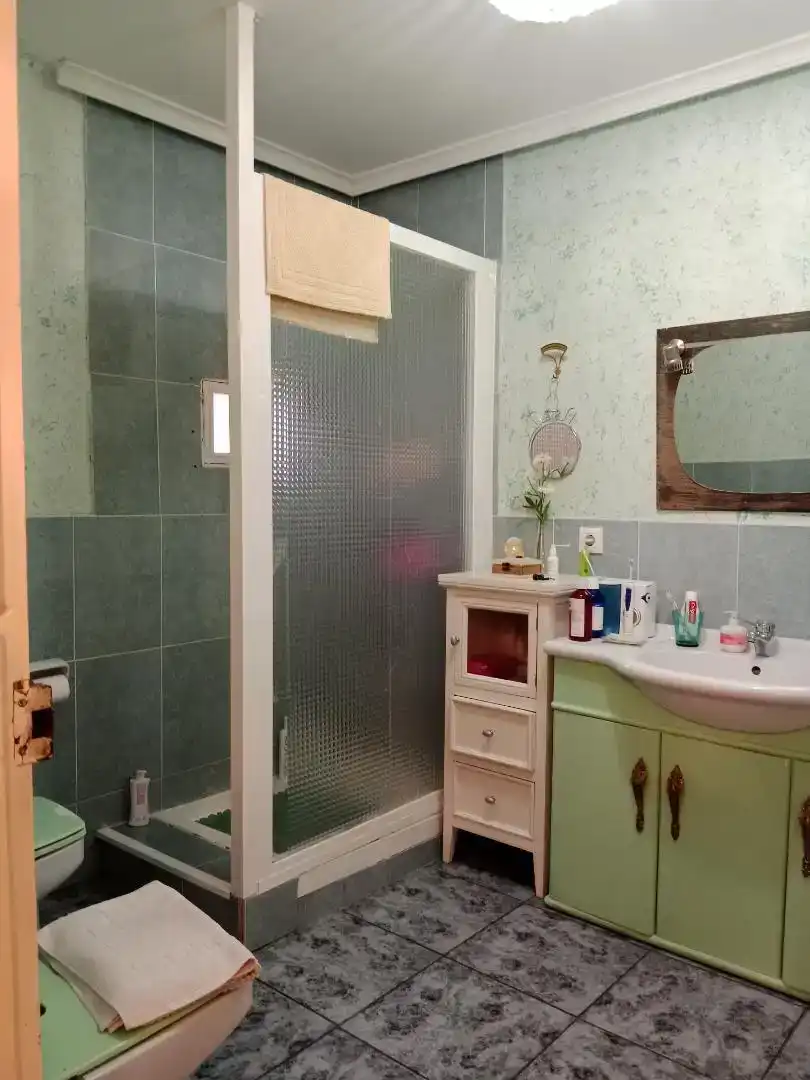 Bathroom of Flat for sale in A Peroxa   with Parquet flooring, Furnished and Oven
