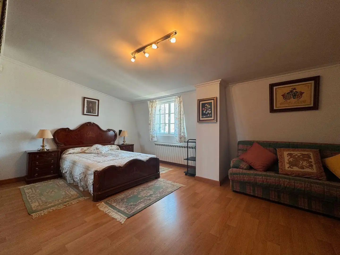 Habitación de Casa adosada en venta en Valoria la Buena con Calefacción, Jardín privado y Parquet