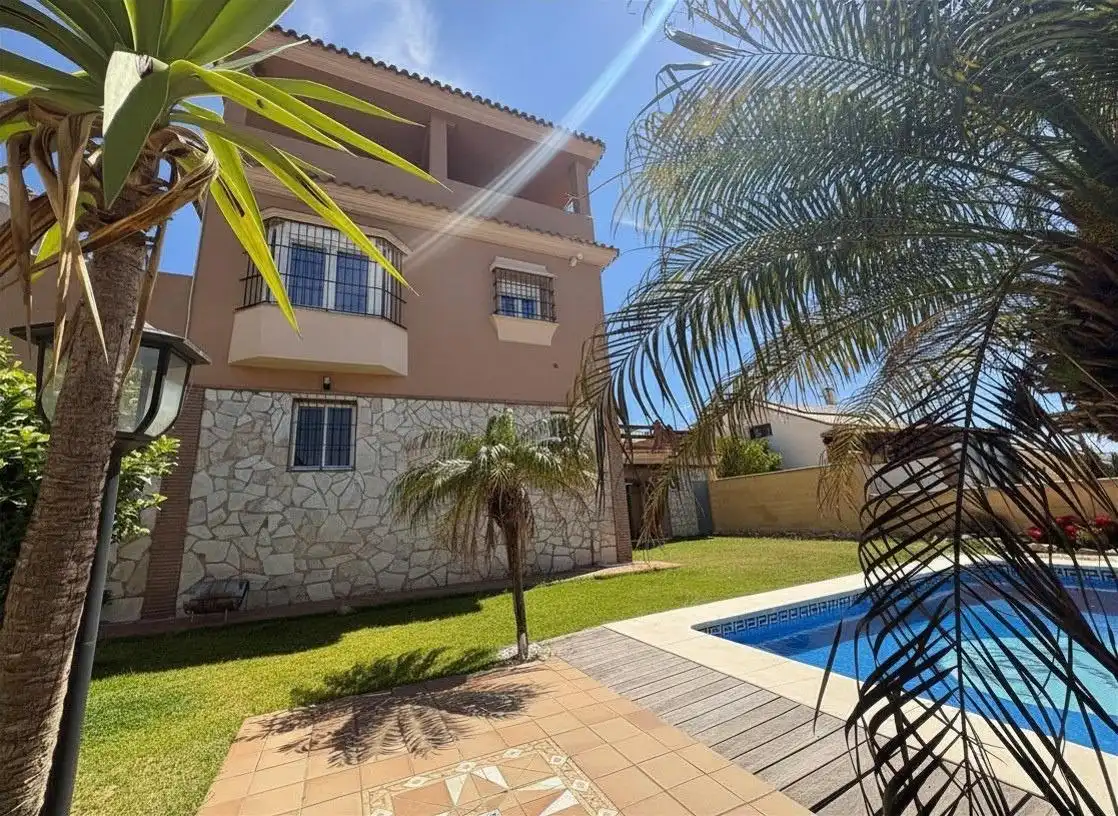 Vista exterior de Casa o chalet en venta en Algeciras con Calefacción, Jardín privado y Terraza