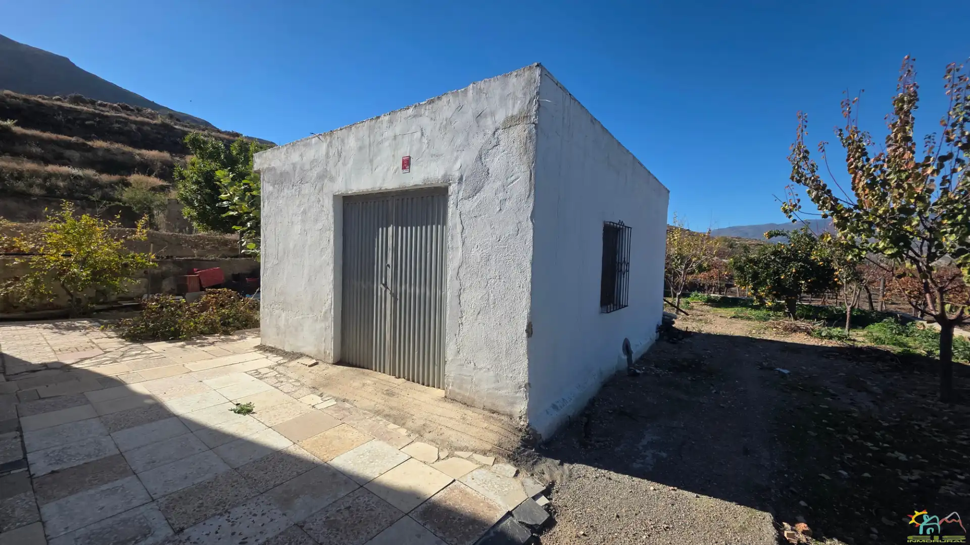 Vista exterior de Finca rústica en venda en Íllar amb Jardí privat, Terrassa i Moblat