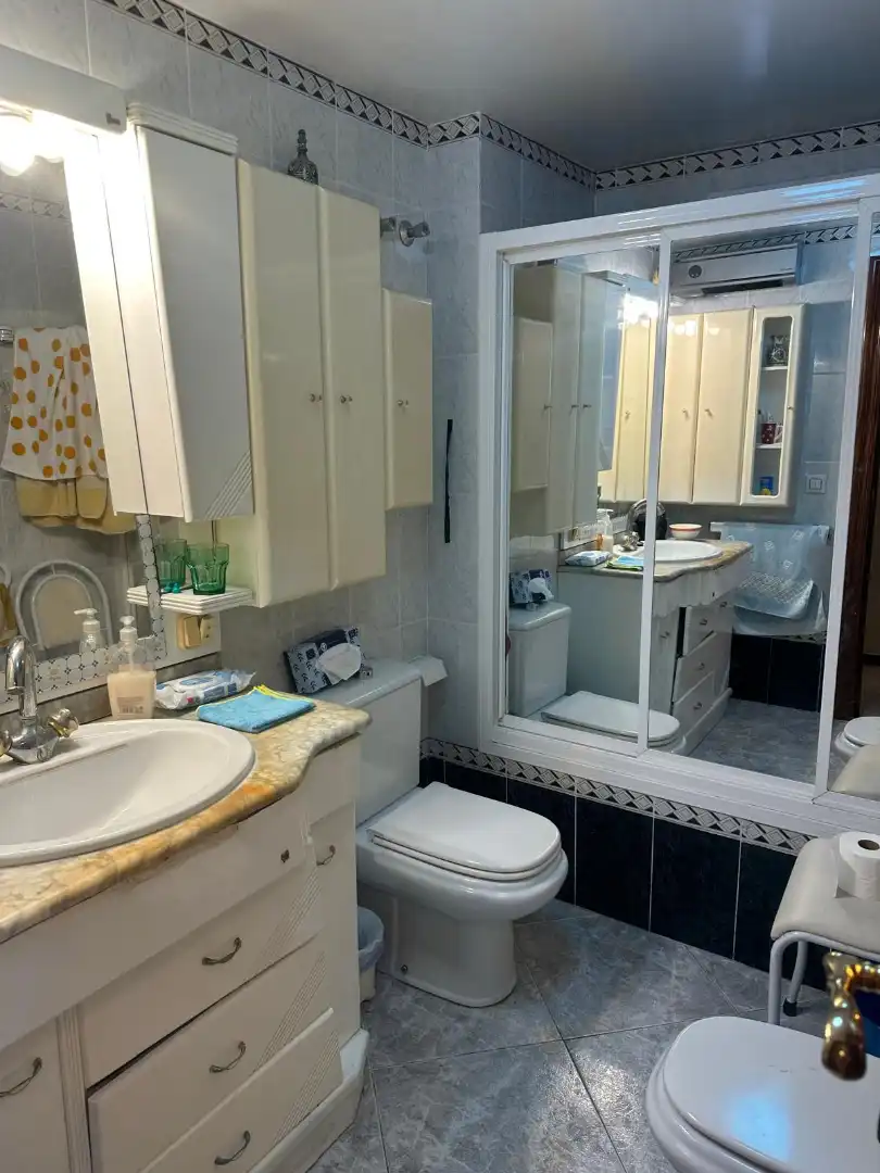 Baño de Piso en venta en Alicante / Alacant con Aire acondicionado, Calefacción y Terraza