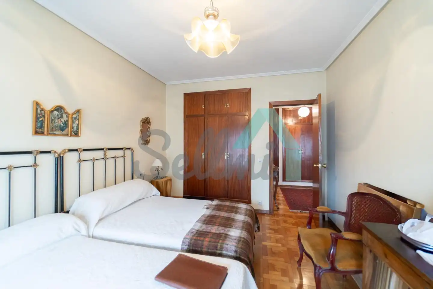 Habitación de Piso en venta en Oviedo  con Calefacción, Parquet y Terraza
