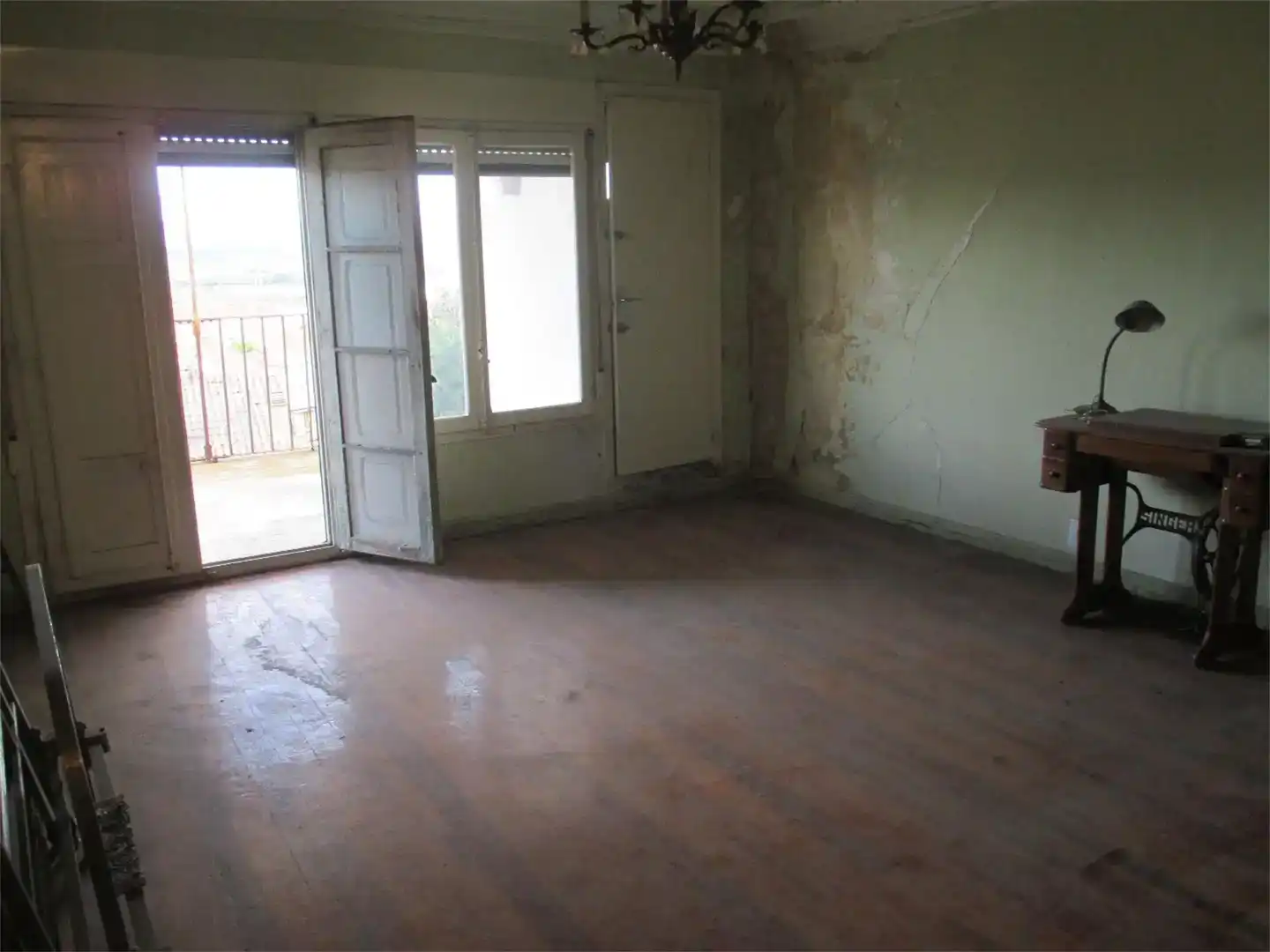 Sala d'estar de Casa adosada en venda en Mendavia amb Jardí privat, Parquet i Balcó